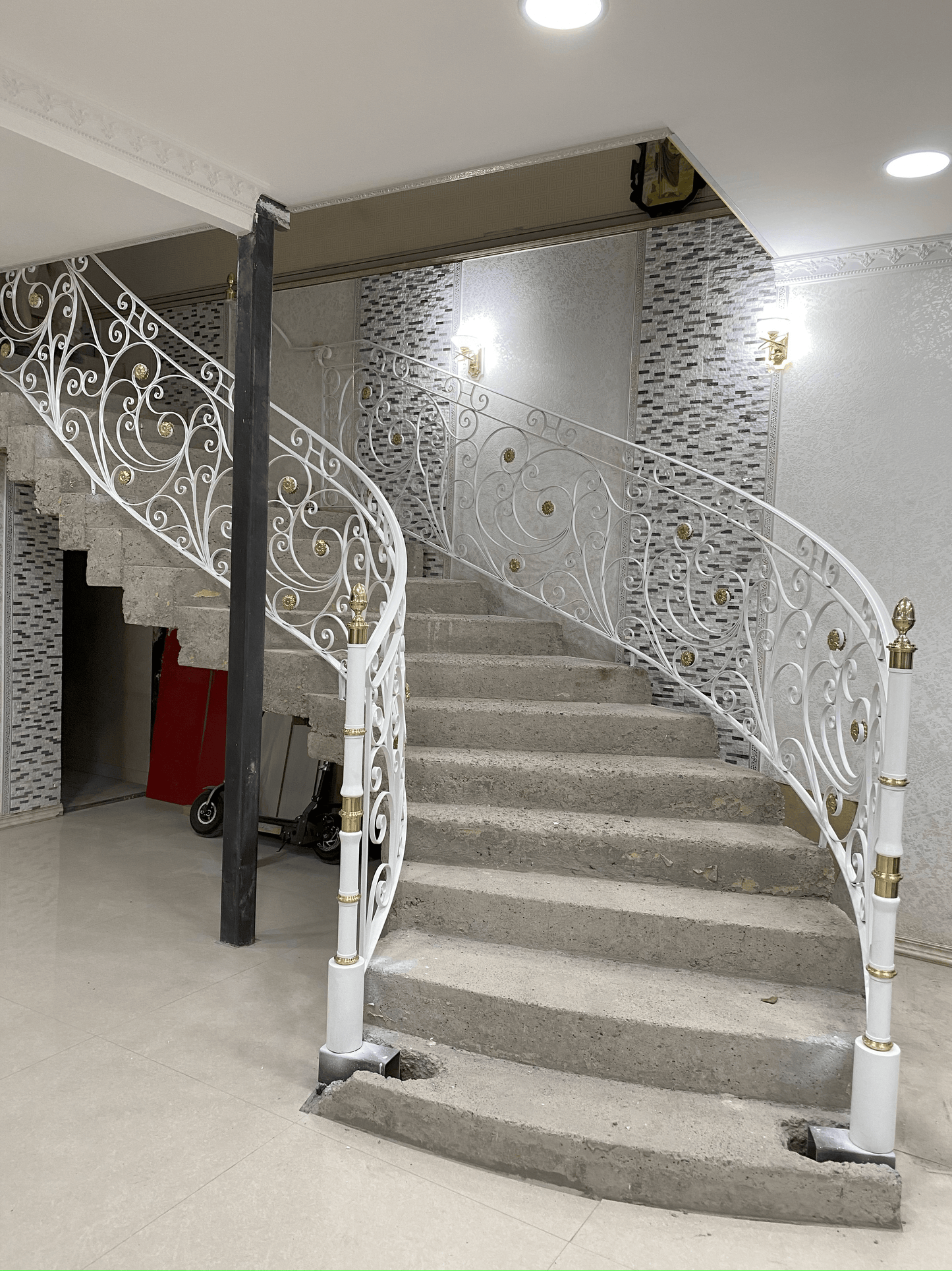 Baranda de Escalera con Aplicaciones de Bronce.